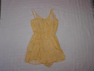 Mono corto amarillo floral