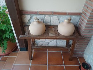 Cántaros de barro decorativos