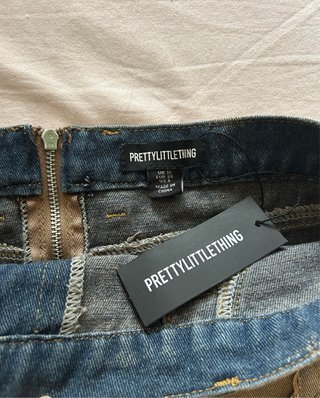 Top vaquera PrettyLittleThing desgastada