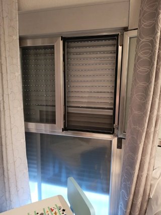2 unidades de Ventanas de aluminio para balcón con