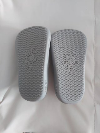 Attipas gris talla 25