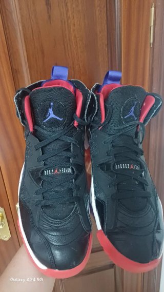Zapatillas Jordan Hombre Negras y Rojas