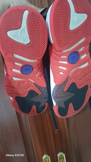 Zapatillas Jordan Hombre Negras y Rojas