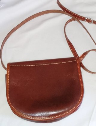 Bolso de piel marrón