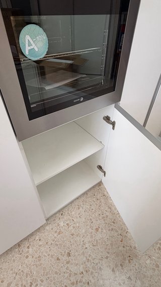 Cocina blanca mate antihuellas y mármol