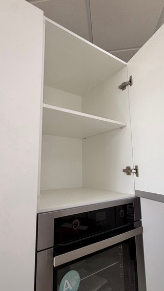 Cocina blanca mate antihuellas y mármol