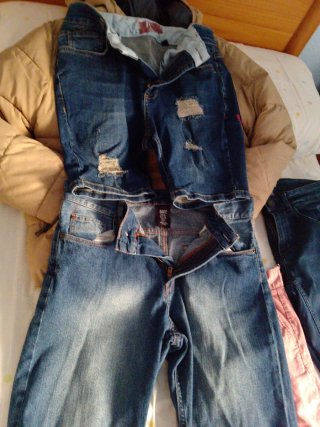 Consegna di abbigliamento maschile