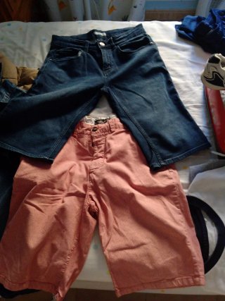 Consegna di abbigliamento maschile
