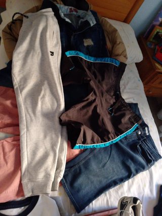 Consegna di abbigliamento maschile