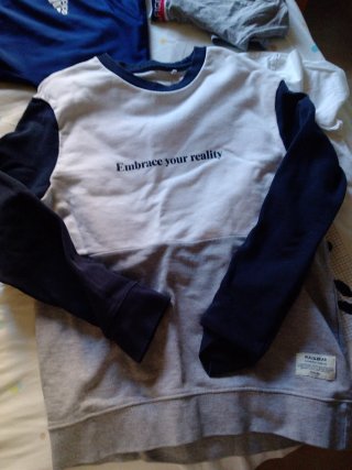 Consegna di abbigliamento maschile