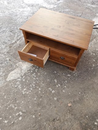 Mueble de madera con cajones en Fuencemillan