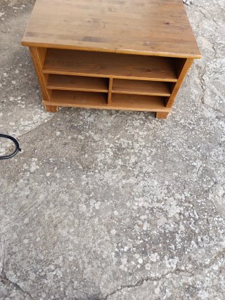 Mueble de madera con cajones en Fuencemillan