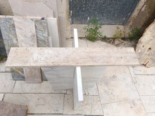 Muestra rodapié travertino