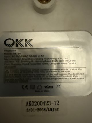Proyector QKK blanco con cables y bolsa