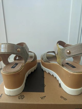 Sandalias con cuña de Mustang