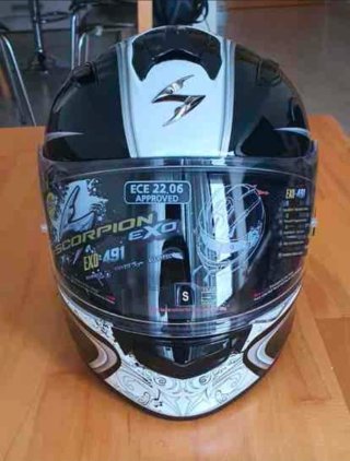 Casco moto y guantes