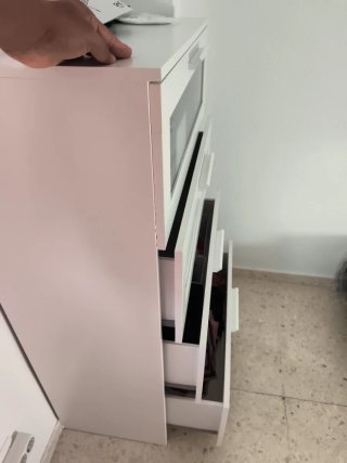 Cómoda blanca con cristal