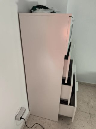 Cómoda blanca con cristal