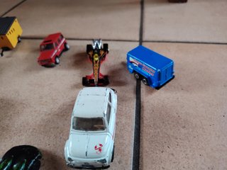 Lotto macchinine: Ford bianca e altre