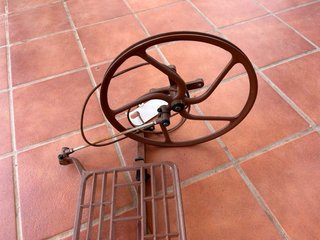 Pedal y rueda máquina de coser