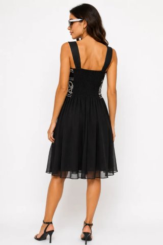 Vestido negro corto con pedrería