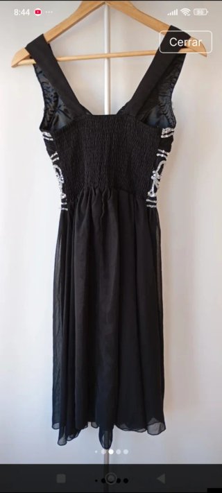 Vestido negro corto con pedrería