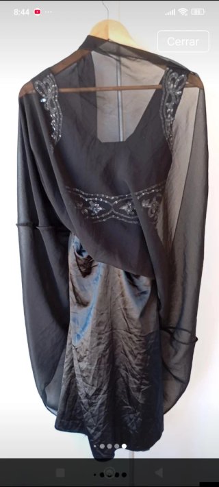 Vestido negro corto con pedrería