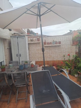Mesa, Sillas, Sombrilla y Tumbonas Exterior