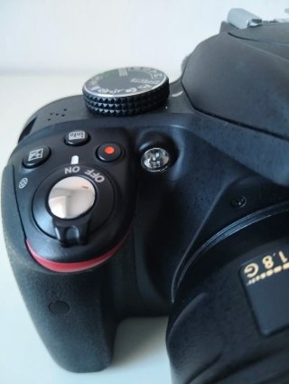 Vendo Nikon D3300 , Lente 50mm f/1.8G , flash