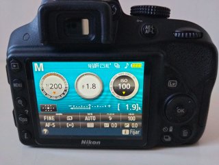 Vendo Nikon D3300 , Lente 50mm f/1.8G , flash
