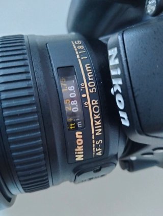 Vendo Nikon D3300 , Lente 50mm f/1.8G , flash