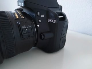 Vendo Nikon D3300 , Lente 50mm f/1.8G , flash