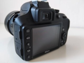 Vendo Nikon D3300 , Lente 50mm f/1.8G , flash