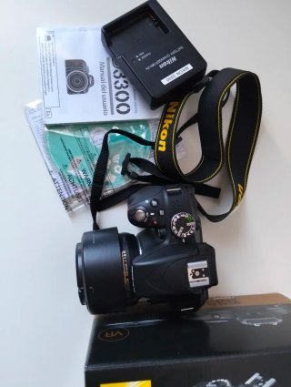 Vendo Nikon D3300 , Lente 50mm f/1.8G , flash
