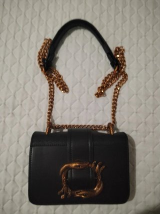 Bolso Negro con Detalle Serpiente Dorado