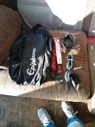 Funda guitarra Epiphone y accesorios
