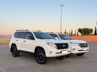 Alquiler de toyota Land Cruiser con conductor