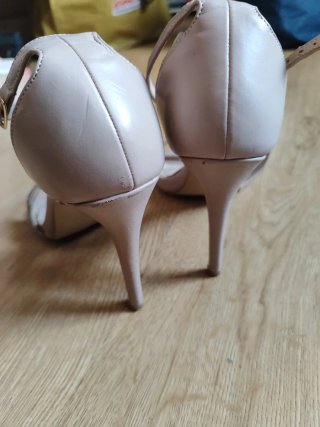 Tacchi Carvela Beige e Argento