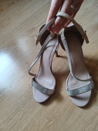 Tacchi Carvela Beige e Argento