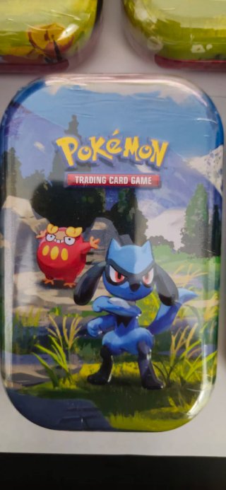 Mini lata Pokémon Heroes ascendentes