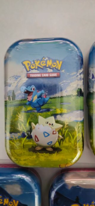 Mini lata Pokémon Heroes ascendentes