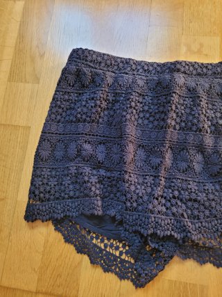 Shorts Stradivarius negros de encaje