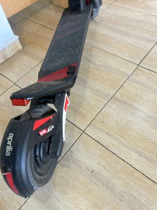 Patinete Eléctrico Aprilia eSR2 Negro/Rojo