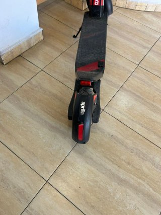 Patinete Eléctrico Aprilia eSR2 Negro/Rojo