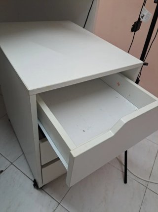 Cajonera blanca con ruedas