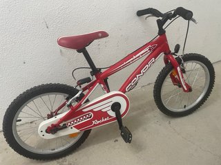 Bicicleta infantil roja