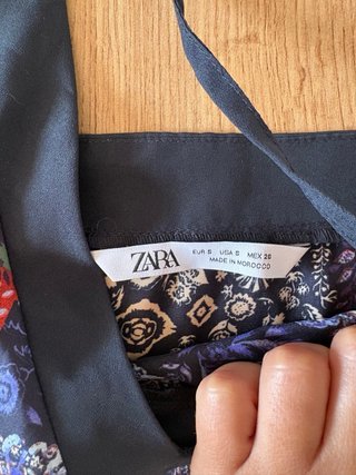 Blusa de tirantes satinada con estampado
