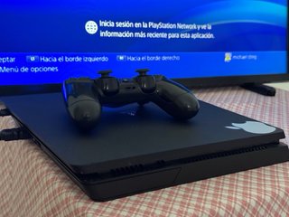 PS4 Slim 1TB Nera con Controller