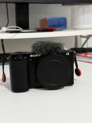 Cámara Sony ZV-E10 solo cuerpo