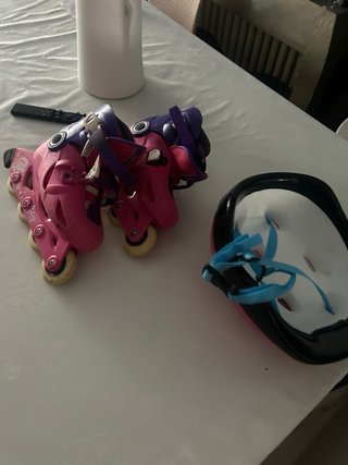 Patines rosas y casco protector vale para 5 años 9